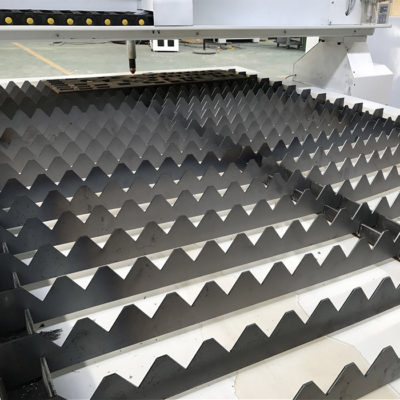 Plasma cutting machine table for plasma cutting machine