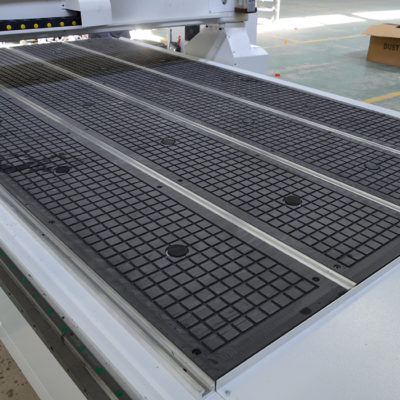 Vacuum table in zone on cnc cutting machine